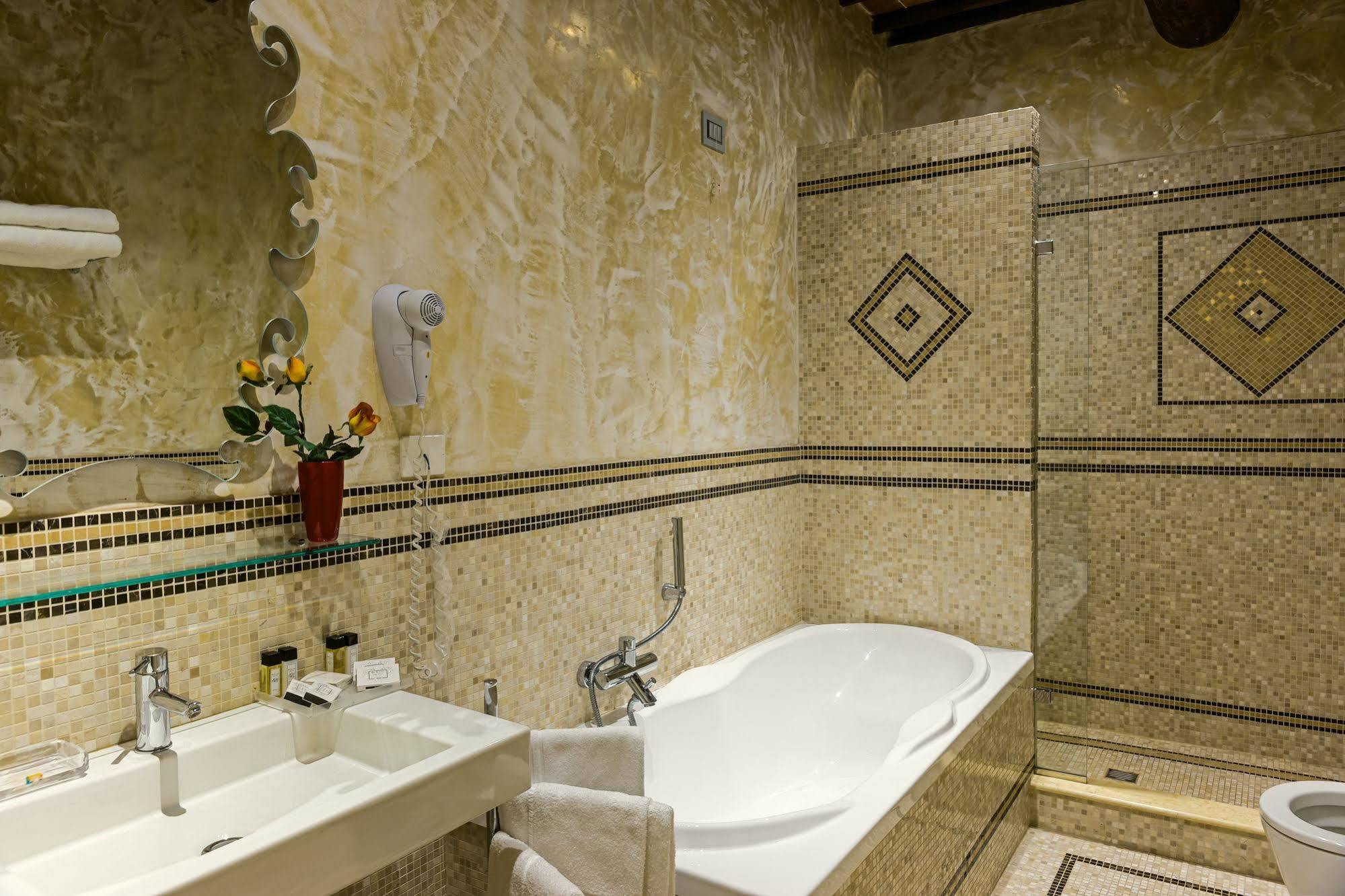 Antica Residenza Dell'Angelo Hotell Lucca Exteriör bild